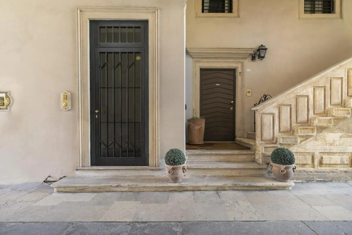 I-Homes Luxury Suite Palazzo Arnaldi-Duomo Vicenza 0*,  Włochy